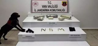 Başkale'de 4 kilo 311 gram skunk ele geçirildi