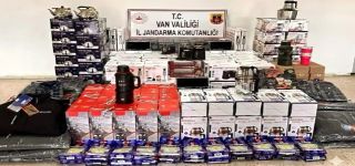 Başkale'de Gümrük Kaçağı Eşya ele geçirildi.