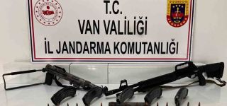 Başkale'de jandarma silah ve mühimmat ele geçirdi