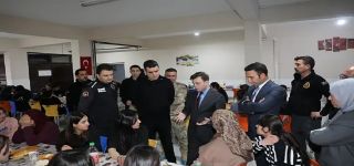 Başkale'de Kaymakam Erdoğan öğrencilerle iftar sofrasında buluştu