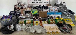 Başkale'de gümrük kaçağı malzeme ele geçirildi