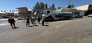 Başkale'de yol yıkama ve temizlik çalışmaları