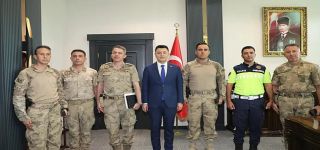 Başkale'de terfi eden jandarmalara yeni rütbeleri tevdi edildi 