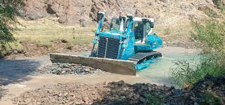 Başkale'de dere ıslah çalışmaları devam ediyor