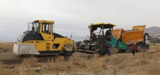 Başkale'de Asfalt ve stabilize yol çalışmaları devam ediyor